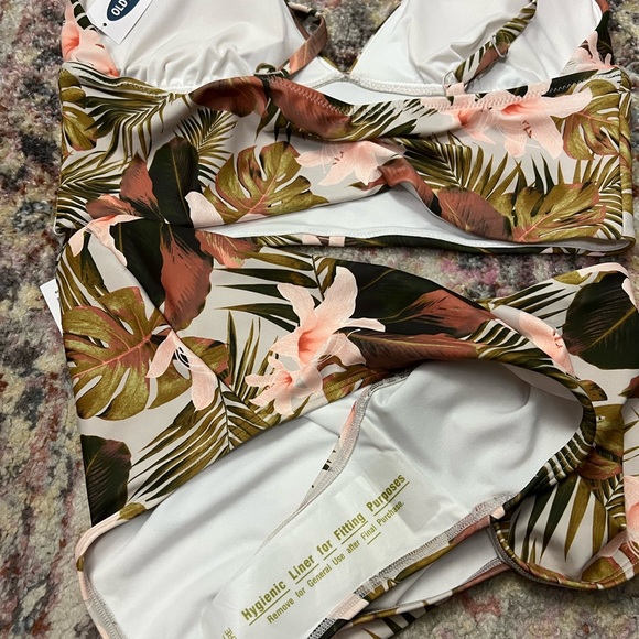 Old Navy 2 piece Swimsuit - Picture 3 of 4